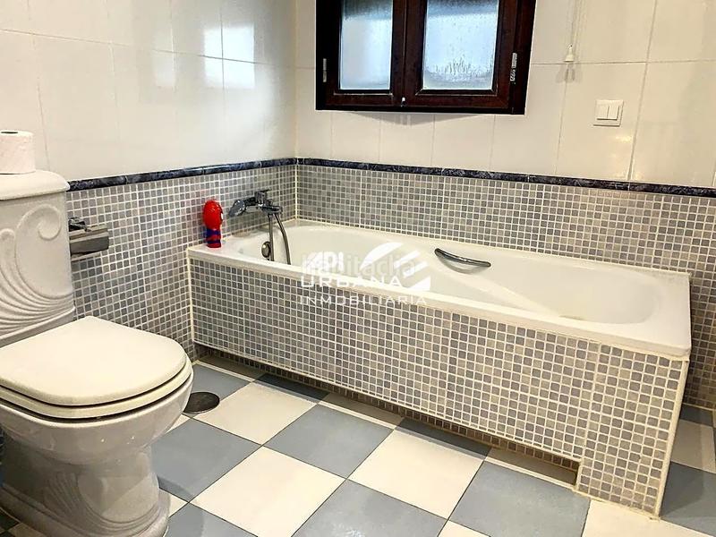 Foto bbaafde0-d941-4a4a-8589-4edaa7927f40. Casa amb piscina a El Carmen - La Barrera Lucena