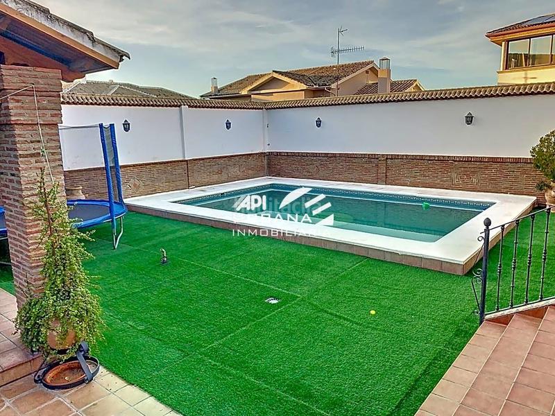 Foto f83c9e9a-6d8b-45d9-94f0-725a36568e79. Casa amb piscina a El Carmen - La Barrera Lucena