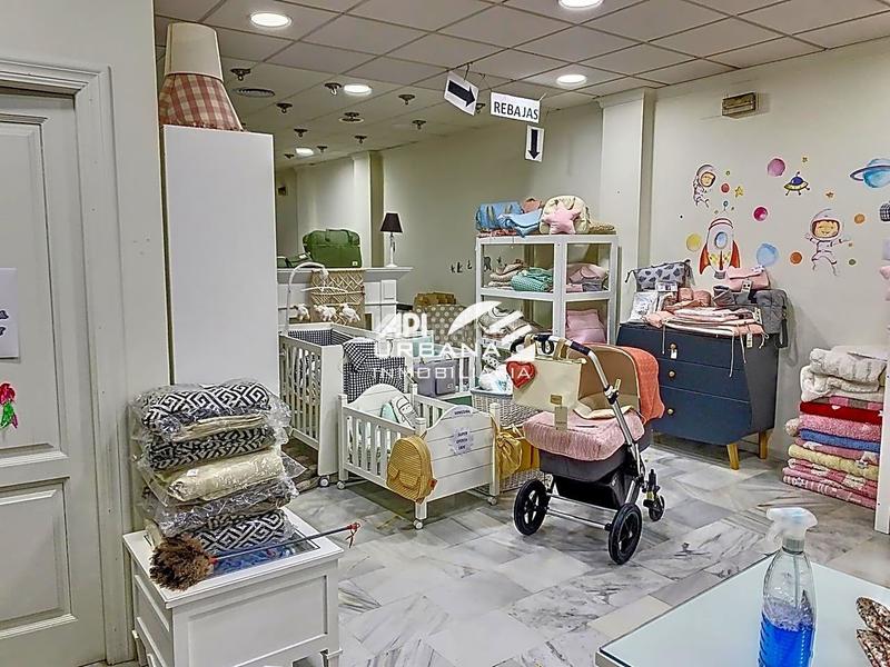 Foto f808c7dd-b128-4ab6-8835-27338cf3444f. Location local commercial dans San Francisco Lucena