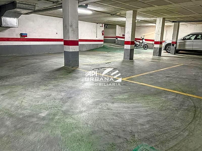 Foto 004eb117-fd70-4f41-90e8-f8b5ae603460. Autoparkplatz in Centro Lucena