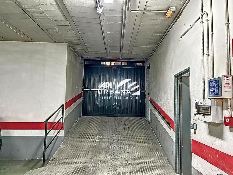 Foto febed4e4-b452-4474-b1b4-d3bbd52cf107. Autoparkplatz in Centro Lucena