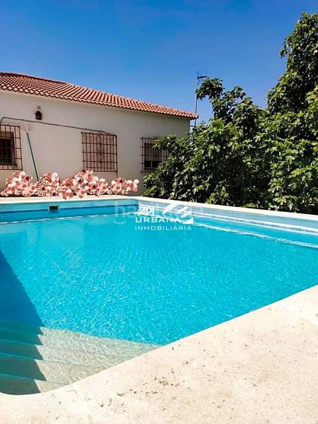 Foto 022de614-f8af-45e0-a1d9-baa0ca984874. Casa amb piscina a San Francisco Lucena