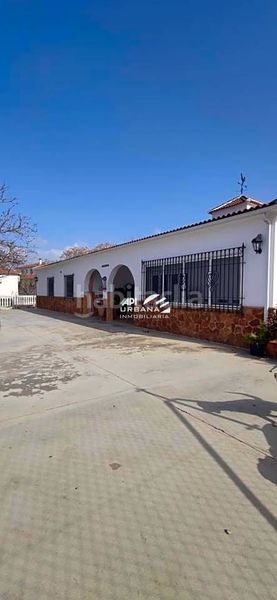 Foto 70b61a62-9d9b-4b76-9270-c732379db316. Casa amb piscina a San Francisco Lucena
