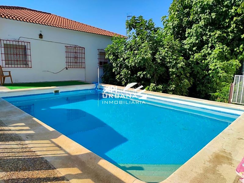 Foto cc0e2322-37c2-4a07-8000-1411b287c30d. Casa amb piscina a San Francisco Lucena