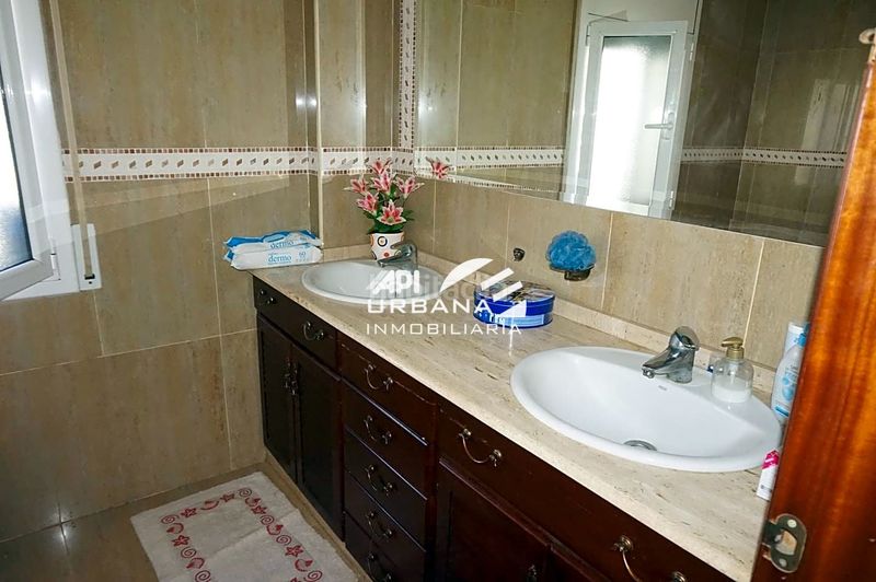 Foto fffc5cf8-7db7-42d0-842b-8d0307bf7c95. Casa amb piscina a San Francisco Lucena