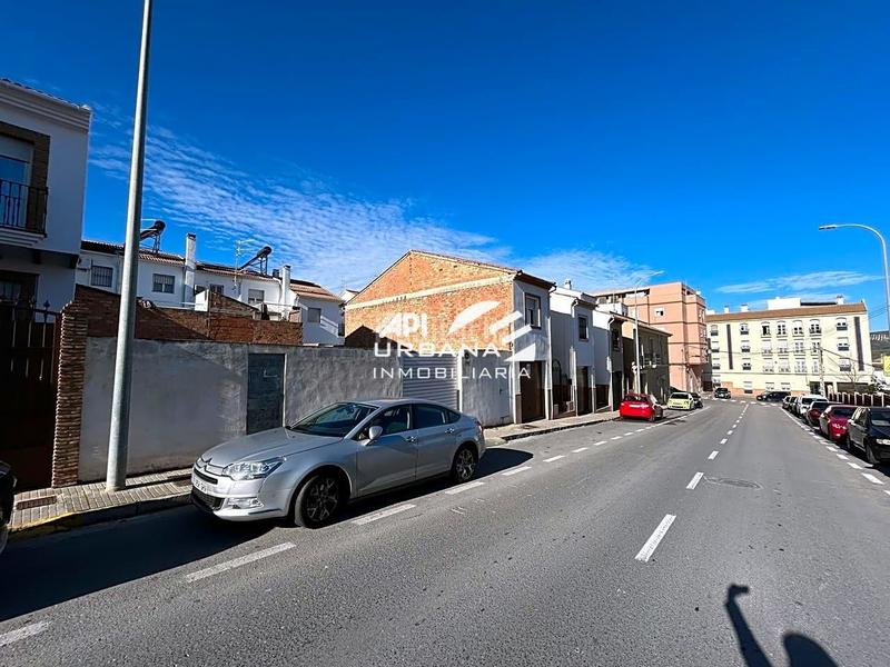 Foto 634aa568-13db-42c6-9f5e-c5920919702e. Terreno residencial este terreno se encuentra en calle castro del río, 14900, , córdoba. es un terreno que tiene 180 m2 .

 es un munici en Lucena