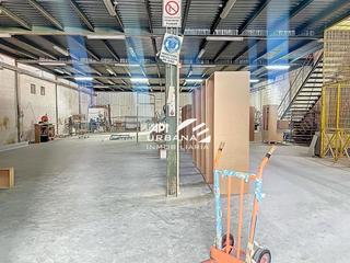 Nau industrial  Calle de la industria. Nave en venta en polígono la viñuela, lucena, córdoba. 

la na
