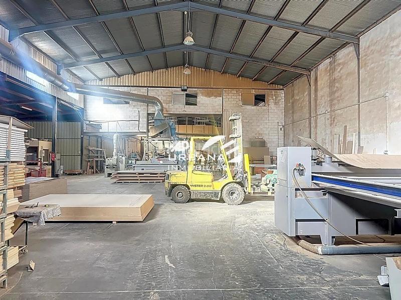 Foto cd7363ac-d448-498a-8db0-f4478c180ecc. Fabrikhalle in Poleares Lucena