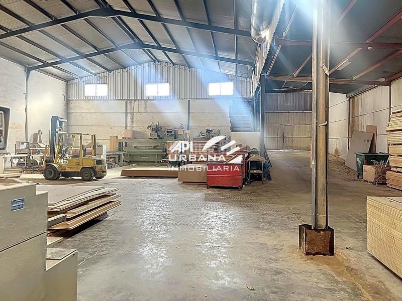 Foto eaab5fa6-4a14-496b-ab25-fa692a2abadd. Fabrikhalle in Poleares Lucena