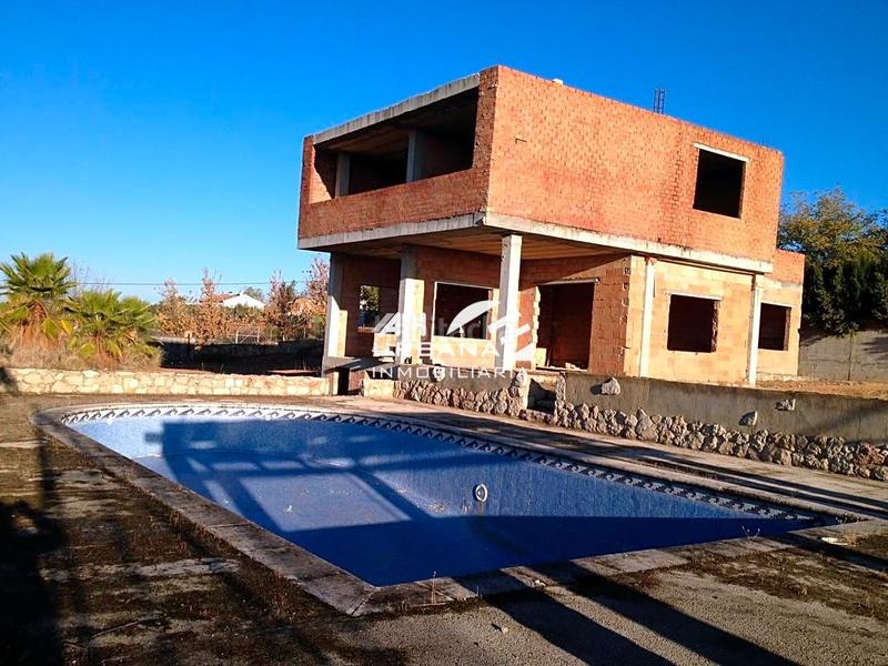 Foto 68171396-1dbb-4d49-b162-81cc781c2e97. Casa amb piscina a Las Vegas - Campoaras Lucena