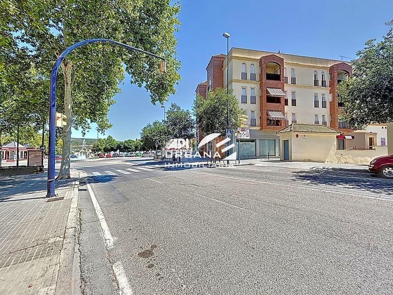 Foto 90d101ae-f15a-4e09-b2d9-debeefbdfa0f. Alquiler local comercial en San Francisco Lucena