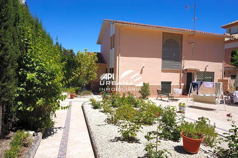 Foto 7dc4d881-8ac9-423e-ab66-e480226b67c8. Casa con parcheggio in El Carmen - La Barrera Lucena