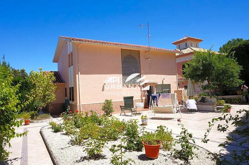 Foto b091b09b-612c-4fb2-87ec-be320199f4c7. Casa con parcheggio in El Carmen - La Barrera Lucena