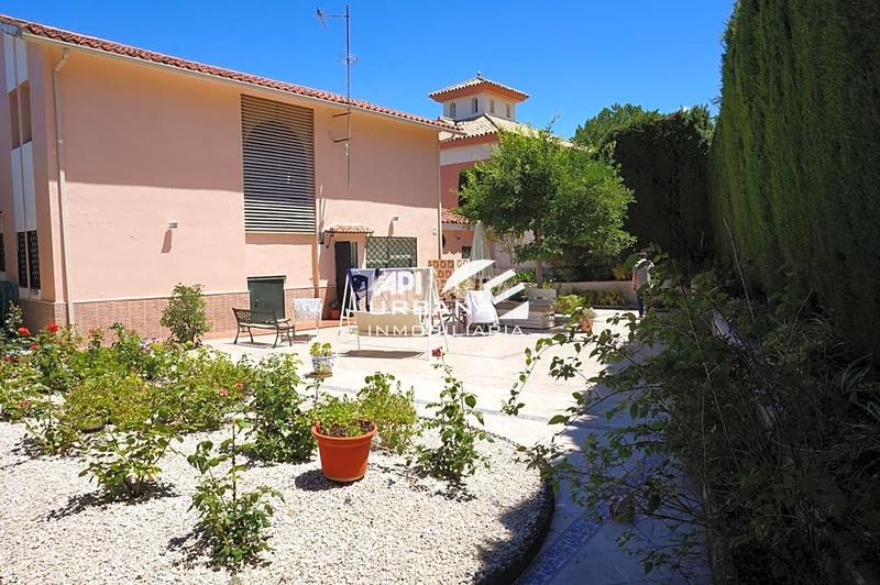 Foto f46e25f3-daf2-48ad-9f0b-d68543c3524c. Casa con parcheggio in El Carmen - La Barrera Lucena