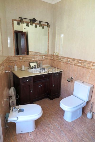 Foto a59d800e-909a-48f6-b73c-447cf45a985a. Casa amb piscina a El Valle Lucena