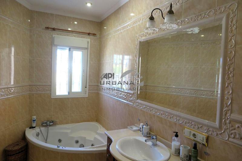 Foto 1b93bb04-7ed6-49af-b821-4c7417ec3fee. House with pool in El Valle Lucena