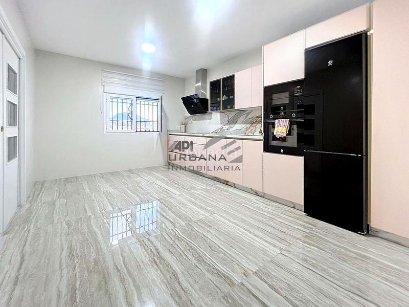 Foto 89fe48a1-aa4d-410d-9081-0a3f0adade85. Nau industrial a Cabra