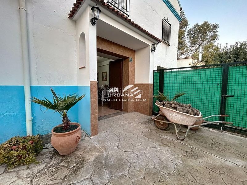 Foto 1d11f472-5eb9-4a66-8beb-deeb5aae3244. Casa amb piscina a San Francisco Lucena