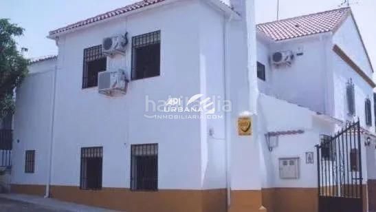 Foto 1eecaf65-8afc-4485-9eb7-a0c10a4f5937. Casa amb piscina a San Francisco Lucena