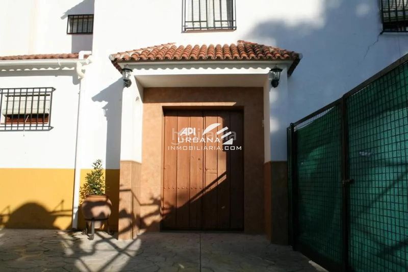 Foto 45a69a99-7d48-4343-acbe-4589d2f338f2. Casa amb piscina a San Francisco Lucena