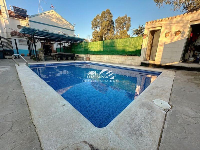 Foto 52ac565d-cc74-4eee-afd6-88be443e314e. Casa amb piscina a San Francisco Lucena