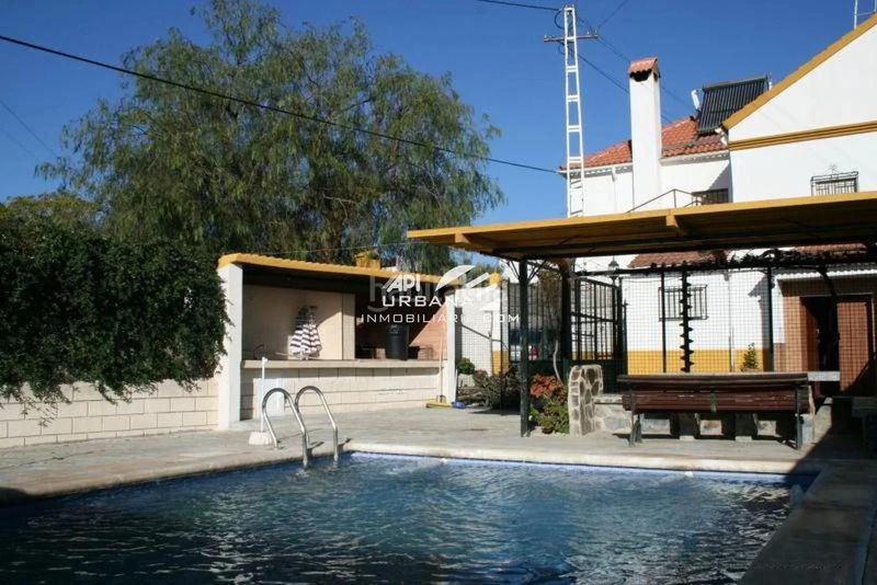 Foto 8ea8e9dc-5cea-4513-b9fe-a9d72998e56b. Casa amb piscina a San Francisco Lucena
