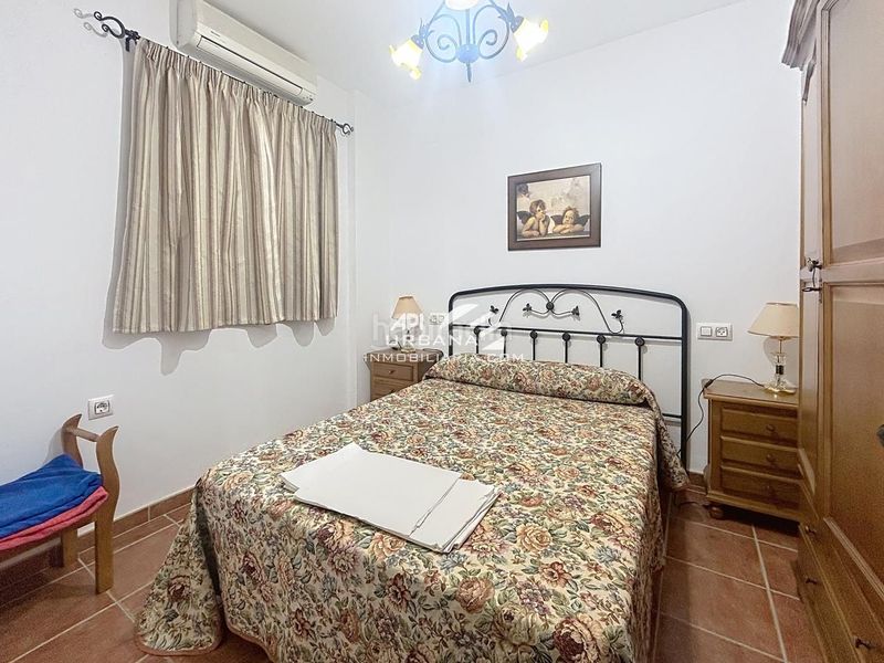 Foto b27cb068-d739-4f27-962b-6fc596bbb939. Casa amb piscina a San Francisco Lucena