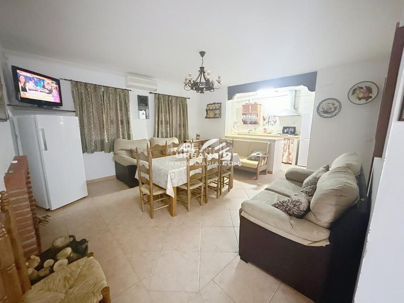 Foto b90c5f87-f325-4d35-bd30-894284d479e9. Casa amb piscina a San Francisco Lucena