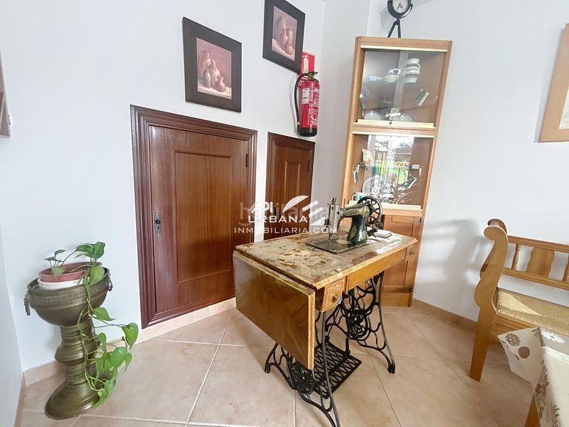 Foto c0dce318-6b4a-413e-b4df-1347b4ae8672. Casa amb piscina a San Francisco Lucena