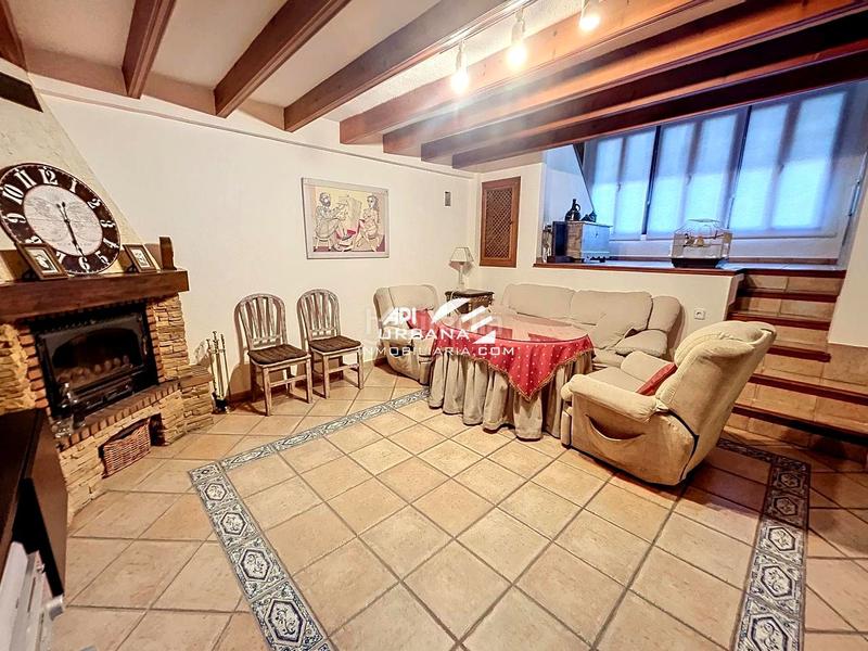 Foto b2f1872b-d49e-4f35-a811-7ddc6cdf5859. House with parking in jardín Lucena Lucena
