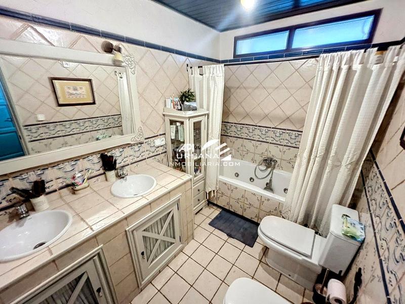 Foto 77f43d4d-8a8d-4d3f-8456-2a0c64149d23. Maison avec parking dans jardín Lucena Lucena