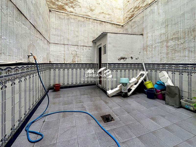 Foto 2dd9a599-2f87-4091-8a42-47e83dcaaf2d. Business premise in Centro Lucena