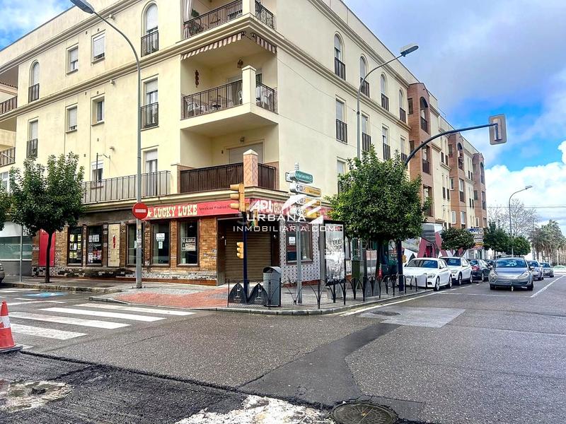 Foto df989cb7-2d8f-483f-bd5f-9f341065ba0c. Alquiler local comercial en San Francisco Lucena