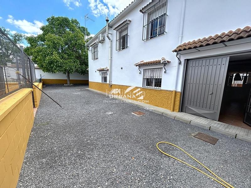 Foto 0b9342f1-ee48-4ed3-a47e-e0d04149f582. Casa amb piscina a Las Vegas - Campoaras Lucena