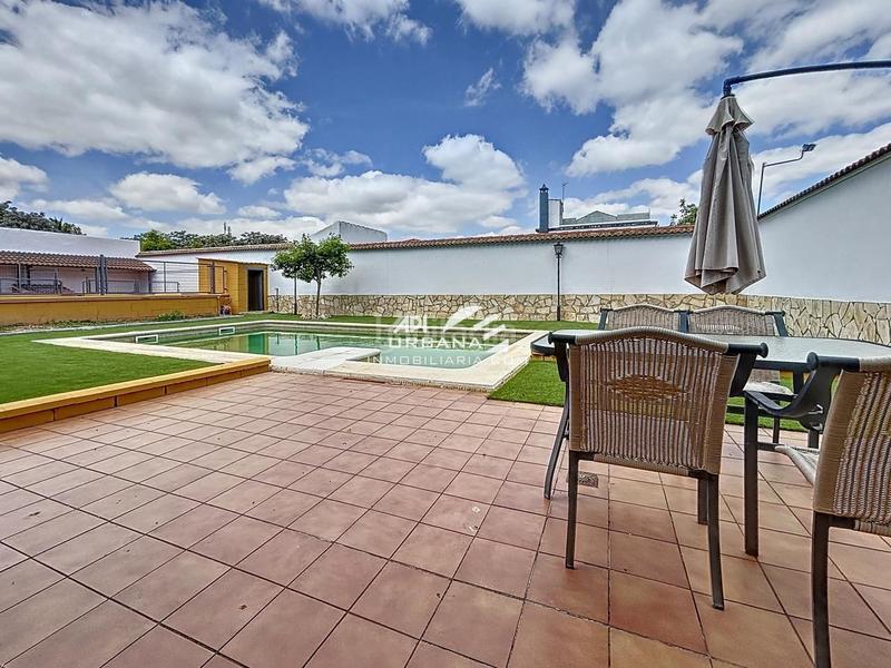 Foto 59d94c29-6823-4533-bd82-39dfb51cbceb. Casa amb piscina a Las Vegas - Campoaras Lucena