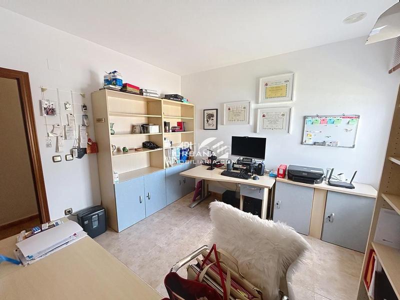 Foto aa2ed7b2-e77c-4e41-b618-fa33bc026b22. Casa amb piscina a Las Vegas - Campoaras Lucena