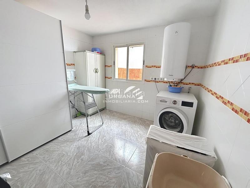 Foto b286a465-f9ee-4e22-99e3-8dbf84c17972. Casa amb piscina a Las Vegas - Campoaras Lucena