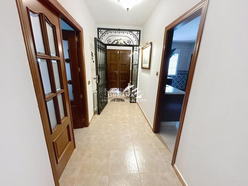 Foto bea88c8e-74fa-4ecd-b6fe-7b697f248ad8. Casa amb piscina a Las Vegas - Campoaras Lucena