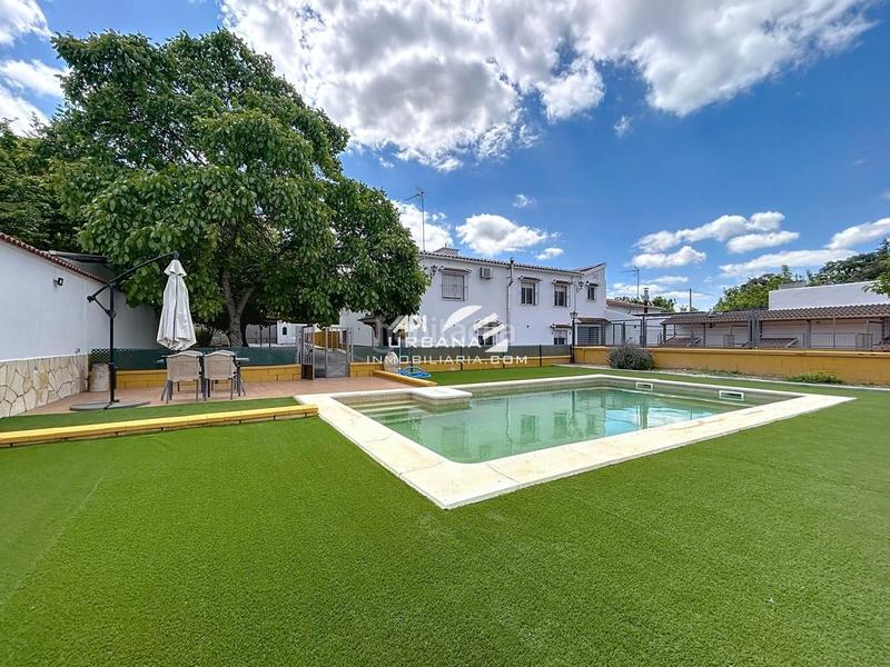 Foto d5acecbd-2191-491a-8d05-387b7f6d6362. Casa amb piscina a Las Vegas - Campoaras Lucena