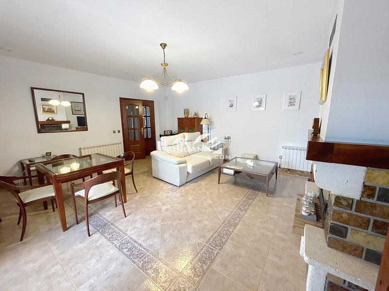 Foto fb124990-7667-46e4-a9b5-fb0187d4df7e. Casa amb piscina a Las Vegas - Campoaras Lucena