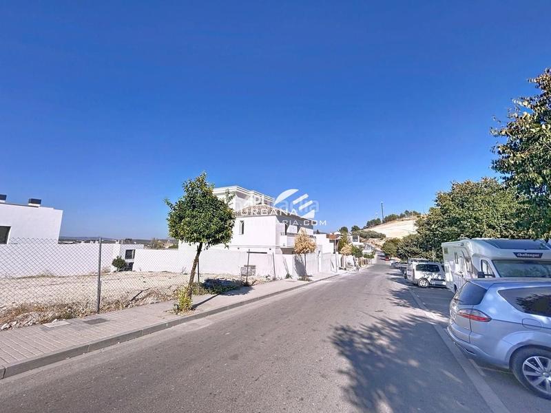 Foto 7f0f88ad-54f1-4256-917b-5e3a1411fb5a. Terreno residencial en La Calzada Lucena