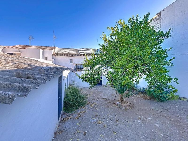 Foto c2016f50-8c2d-4156-af9f-44d26e29ce08. Casa a La Calzada Lucena