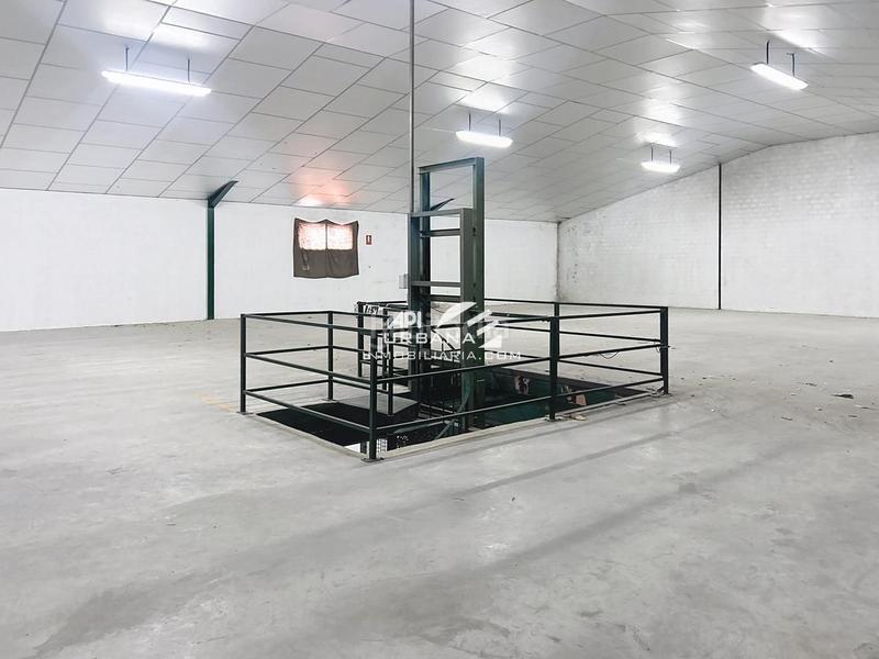 Foto 95bd9a96-f006-481b-b7ff-e2fdb9f183f5. Alquiler nave industrial en San Francisco Lucena