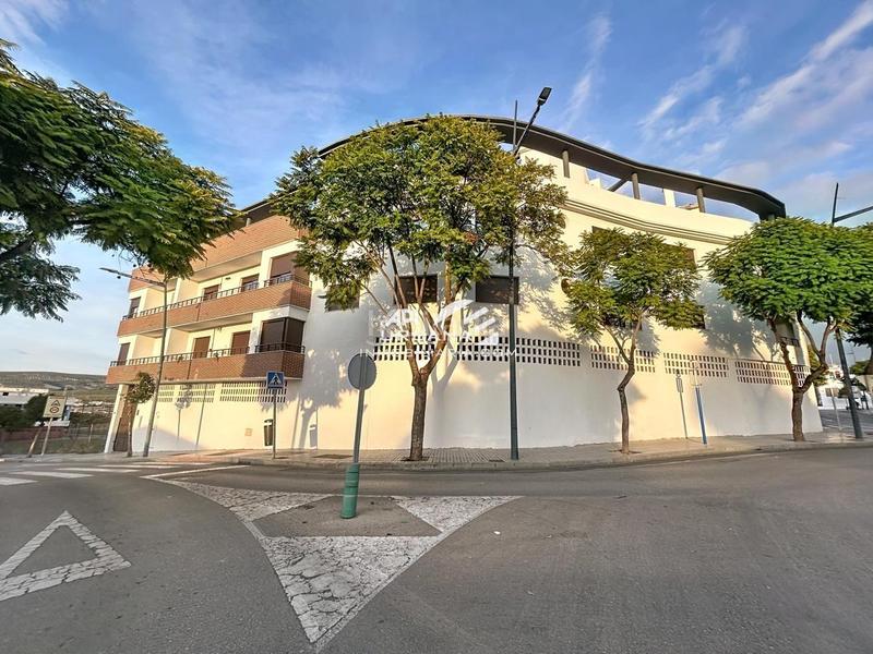 Foto 87cf553a-510b-402d-9711-372940f064e8. Local comercial en El Valle Lucena