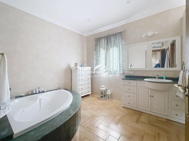 Foto 98f27630-c906-45e7-9dcd-cf9adcac26a3. Casa amb piscina a El Carmen - La Barrera Lucena