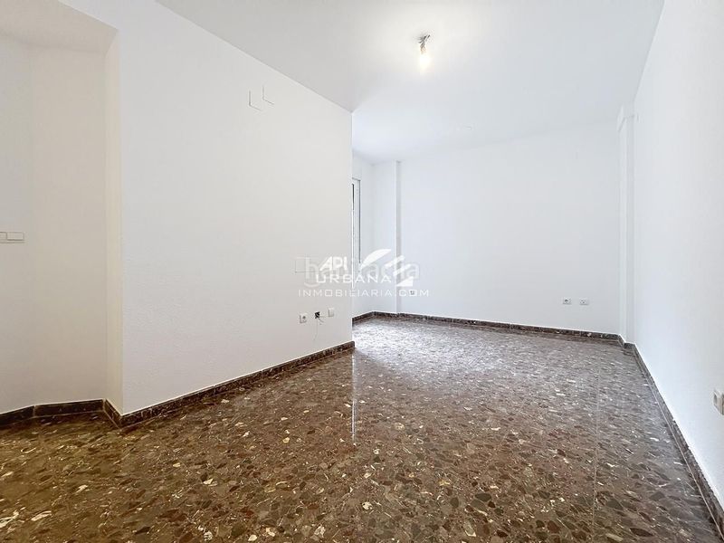 Foto 2e10c028-c438-4013-ae00-2be14ef50808. Planta baixa a Centro Lucena