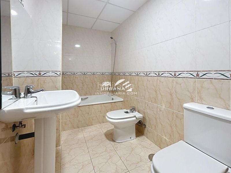 Foto 3c3e73a6-e238-45c2-8aad-e8b158c5f437. Planta baixa a Centro Lucena