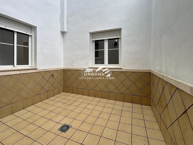 Foto 7da45e41-8f9b-4c56-a995-8c6bb23fc8e9. Planta baixa a Centro Lucena