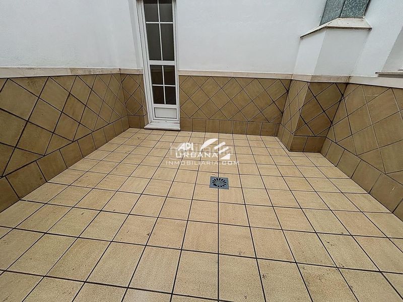 Foto 87d6bc8d-60b7-40bf-ad31-d069116063a6. Planta baixa a Centro Lucena