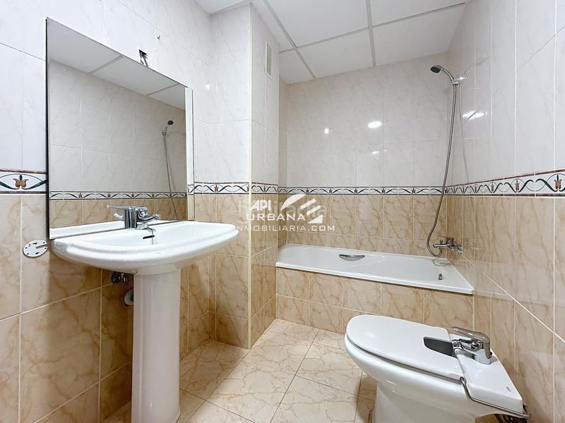 Foto b602d154-0604-4e11-8584-c4f3bd62baa9. Planta baixa a Centro Lucena